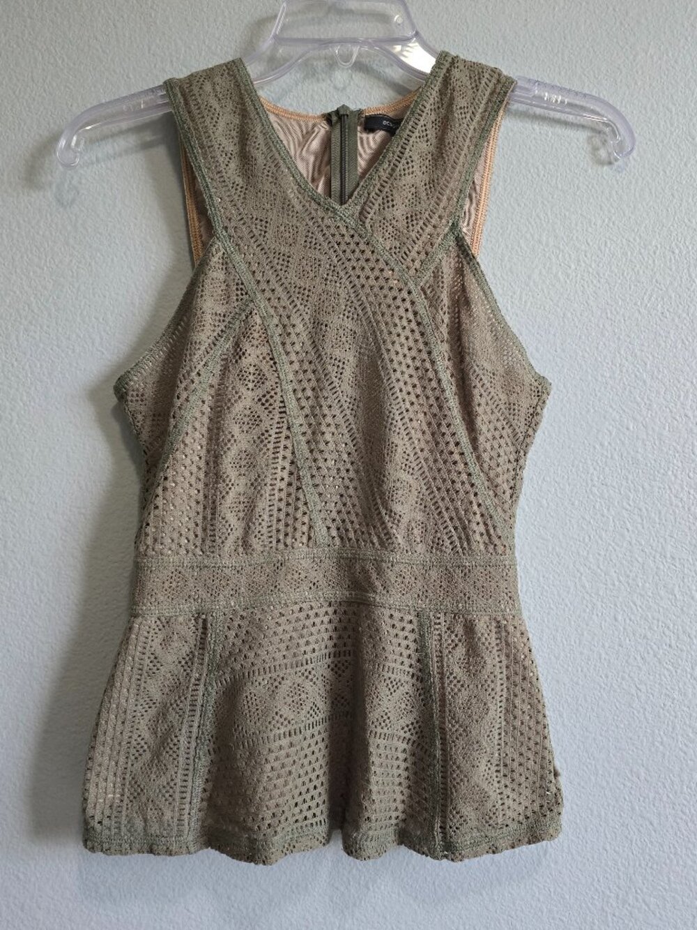 BcbgMaxazria Hanne Green Geometric Lace Peplum Sleeveless Blouse Size XS
